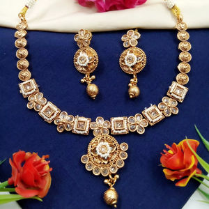 Conjunto de Collar y Pendientes Florales Kundan Chapados en Oro, con Incrustaciones de Bisel, Joyería Tradicional India para Bodas, Novias, Fiestas y Compromisos - Product Image 3