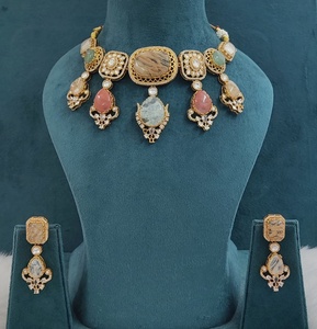 Ensemble de colliers inspiré de Sabyasachi, qualité supérieure, allure luxueuse, s'accorde avec les tenues occidentales et ethniques, parfait pour les soirées. - Product Image 1