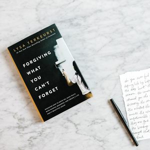 Perdónando lo que no se puede olvidar de Lysa TerKeurst, libro en tapa blanda, éxito de ventas para adultos - Product Image 3