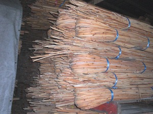 Vente en gros de rotin rouge Tanah ou Pahang 4/7mm 6/9mm, noyau de rotin de 3 à 6 cm, anti-termites, poli, pour meubles d'intérieur et d'extérieur, artisanat - Product Image 6