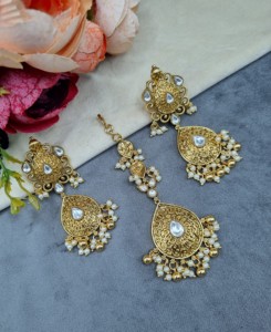 Ensemble de bijoux ethniques plaqué or avec collier à motif goutte d'eau, perles et franges, boucles d'oreilles et mangtika, pour réception de mariage, vente en gros - Product Image 6