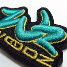 Écusson brodé personnalisé par le fabricant, badges textiles brodés sur mesure, numéros, écussons thermocollants de créateur pour broderie - Product Image 2