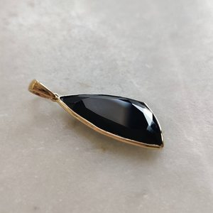จี้หินออนิกซ์สีดำธรรมชาติรูปทรงแฟนซีแกะสลักประณีต ทอง 14K เครื่องประดับแฟชั่นสำหรับผู้หญิง จี้ทำมือสำหรับสร้อยคอ ขายส่ง - Product Image 4