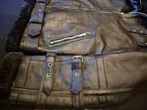 Veste en cuir de mouton Champ King avec doublure en fausse fourrure, fermetures éclair et boucles - Product Image 5