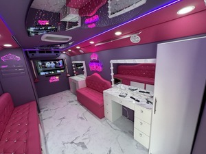 EXCELENTE OPORTUNIDAD DE NEGOCIO – FABRICACIÓN DE AUTOBUSES MÓVILES PARA FESTIVALES SPA PARA TODOS - Product Image 1