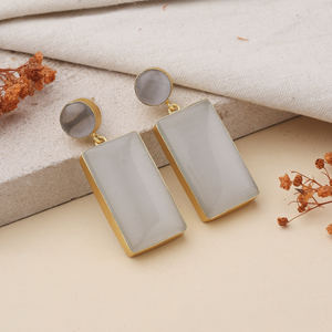 Boucles d'oreilles pendantes en laiton plaqué or avec pierre œil de chat, faites à la main, géométriques, minimalistes, pour femmes - Product Image 3