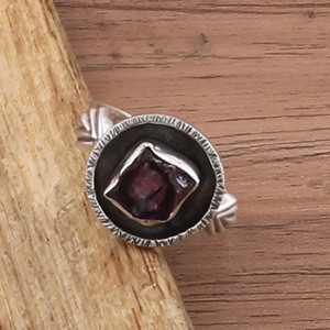 แหวนเงินแท้ 925 ประดับพลอยอเมทิสต์สีม่วงธรรมชาติ ขายส่งจากโรงงาน ราคาส่งสำหรับเครื่องประดับ - Product Image 6