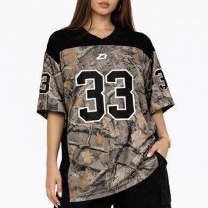 เสื้อเจอร์ซีย์อเมริกันฟุตบอลลายพรางแบบทันสมัยสำหรับผู้หญิง ผ้าโพลีเอสเตอร์ตาข่ายระบายอากาศดี  รับผลิตเสื้อกีฬาแบบ OEM ขายส่งจากสหรัฐอเมริกา - Product Image 1