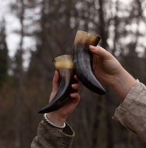 Vaso para Bebidas de Cuerno de Búfalo, Hecho a Mano, Artículo de Regalo Rústico para Eventos Temáticos Medievales y de Fantasía - Product Image 5