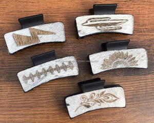 Nouveau cuir de vachette Laser gravure carré pinces à cheveux haute qualité en cuir véritable pinces à cheveux tempérament féminin accessoires de cheveux - Product Image 3