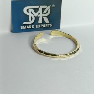 Brazalete Abierto de Cobre Forjado a Mano, Ajustable, Minimalista, Artesanal, Martillado, Kada, Unisex, Hecho a Mano, Tradicional - Product Image 3