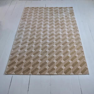 Alfombra de Lujo Beige Geométrica Hecha a Mano |   Alfombra Moderna de Lana con Patrón de Prisma Tonal para Proyectos de Diseño de Interiores Sofisticados - Product Image 2