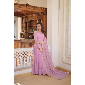 Lehenga Choli Amarillo de Diseño en Rayón para Fiesta con Lentejuelas y Bordados, Talla M - Product Image 5