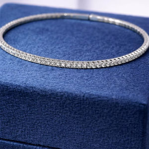 Pulsera de tenis flexible de lujo en oro blanco de 9K con diamantes cultivados en laboratorio de corte brillante, pulsera de tenis premium con diamantes redondos. - Product Image 1