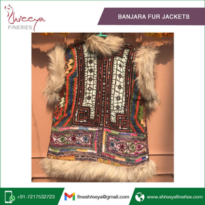 Veste en fourrure Banjara pour femmes, style ethnique tribal bohème, brodée, fausse fourrure vintage, vêtements de créateur pour l'hiver - Product Image 3
