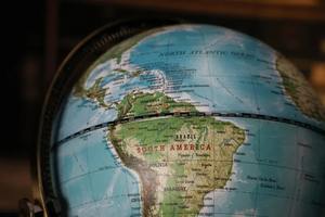 Globo Terráqueo Metálico Moderno con Acabado de Color Personalizado y Base Sólida para el Hogar, Escritorio de Oficina, Sala de Estudio o Decoración de Regalo - Product Image 2