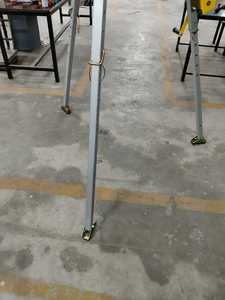 Trépied industriel en alliage d'aluminium avec treuil manuel pour système de support de harnais de sécurité EPI pour travaux souterrains - Product Image 2