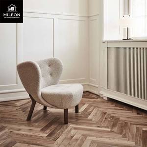 أريكة مفردة على الطراز الاسكندنافي كرسي بذراعين لطراز الفندق كرسي أريكة بسيط على شكل خاص مصمم فردي مريح مخصص من القماش - Product Image 2