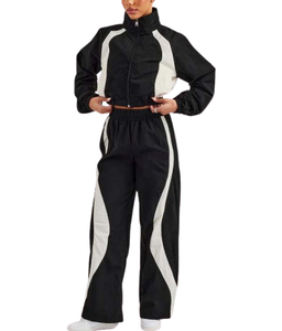 PRIMEFIELD ENTERPRISES Survêtement pour femme noir et blanc à blocs de couleur, manches longues, à capuche, avec cordon de serrage, coupe régulière, respirant - Product Image 1