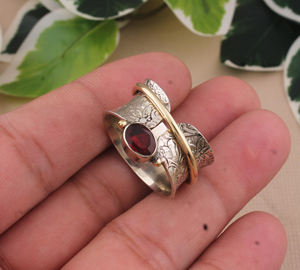 แหวนเงินแท้ 925 ประดับพลอยโกเมนสีแดงธรรมชาติทรงเบเซล  แหวนสำหรับผู้หญิง ของขวัญวันเกิด/วันครบรอบ  ประจำเดือนมกราคม - Product Image 6