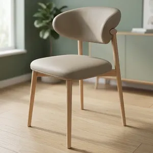 Voici le titre de la chaise en 120 lettres : **Chaise de salle à manger rembourrée beige courbée avec pieds en bois de chêne clair, style mid-century** - Product Image 2