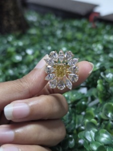 Anillo de Lujo con Diamante Cultivado en Laboratorio, Certificado IGI, Chapado en Oro de 18K, Corte Pera, con Halo, para Mujer - Product Image 6