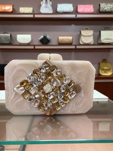 Pochette en résine personnalisée, peinte à la main, noire, pour soirée, avec chaîne de perles et cristaux, cadeau tendance - Product Image 3