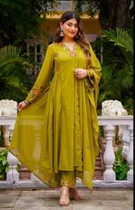 Conjunto de Traje Anarkali Elegante de Buena Calidad, Tela Suave, Atuendo Tradicional para Uso Festivo o en Bodas, en Venta - Product Image 3