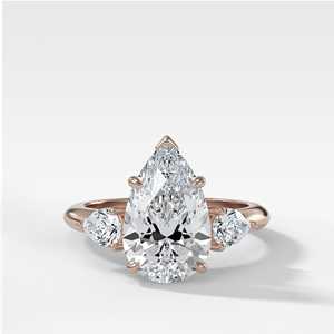 Bagues de fiançailles à trois pierres en or massif 14 carats, diamant de laboratoire taille poire 4 carats au total, serti à griffes, 2,4 mm, solitaire, bijoux de mariée classiques et modernes - Product Image 3