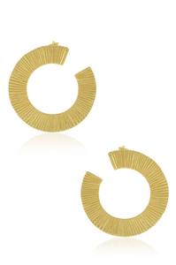 Boucles d'oreilles en alliage plaqué or de style coréen très demandées pour femmes, bijoux légers et tendance pour les fêtes et le quotidien, en vente - Product Image 3