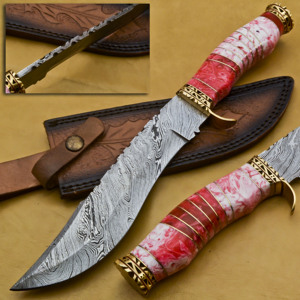 Outil de coupe utilitaire extérieur en acier Damas fait main OEM avec manche en résine marbrée rouge et blanche, entretoises en laiton et étui en cuir - Product Image 1