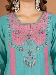 Ensemble Salwar traditionnel pour femme en Chanderi, longueur cheville, avec dupatta brodée, combinaison de couleurs rose et vert, coupe classique - Product Image 6