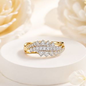 Anillo de Lujo con Hojas de Oro de 14K y Circonitas Brillantes, Joyería Elegante para Novias y Fiestas - Product Image 2