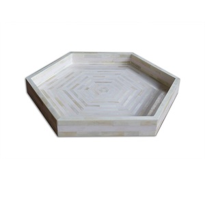 Plateau de service charmant en résine d'os, bois et émail, fait main, avec motifs complexes et poli à la main pour une utilisation décorative unique - Product Image 4