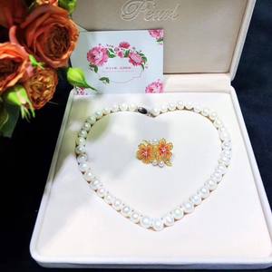 Ensemble de bijoux fins neufs, collier de perles d'eau douce naturelles recommandé de 8 à 9 mm et broche en fleur de cerisier, boîte cadeau incluse - Product Image 1