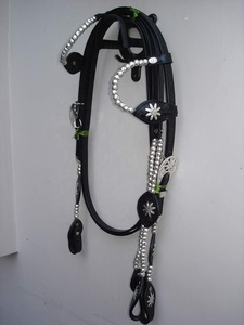 Cabecera de caballo occidental de dos orejas de alta calidad, equipo de equitación ecuestre con circunferencia de cuero de instalación de tubería de barril incluida - Product Image 2