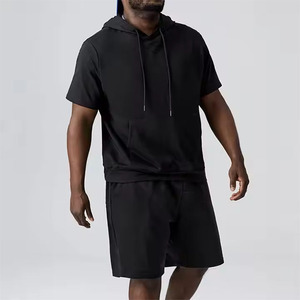 Ensemble 2 pièces décontracté d'été pour homme : T-shirt à capuche uni et short respirant en polyester et coton non tissé sans coutures - Product Image 3