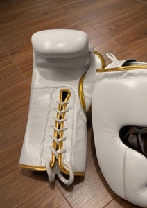 Ensemble de boxe Fly neuf et professionnel : Gants en cuir, protège-tête et protège-glandes, respirant, durable, blanc et or - Product Image 6