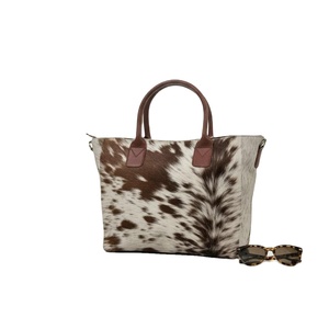 Sac fourre-tout en cuir véritable imperméable avec fermeture éclair pour femme, prix direct fabricant, mode estivale durable, personnalisable - Product Image 2