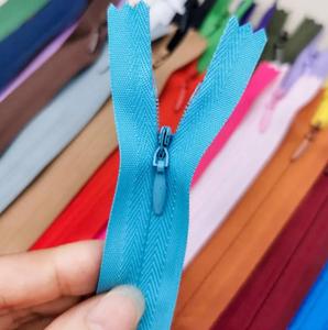 Vente directe d'usine 3 #   Fermetures éclair invisibles en nylon 15 cm, personnalisées, colorées, à extrémité fermée pour vêtements, pantalons, sacs - Product Image 1