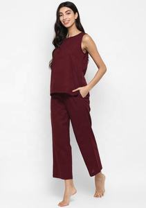 Ropa cómoda de yoga con dos bolsillos Hermosos pantalones elásticos y sin mangas de color Burdeos hechos a mano con tela de algodón suave - Product Image 3