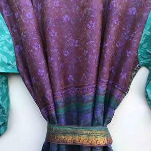 Kimono indio vintage reciclado de sari, patchwork floral sólido, transpirable, de secado rápido, cómodo, de seda japonesa, para playa o como pareo nupcial. - Product Image 6