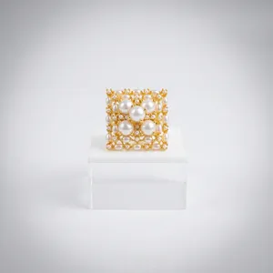 Bague de cocktail plaquée or pour femme, avec perles d'imitation indiennes et zircon, sertie en clos géométrique, bijoux de mariage et de mariée - Product Image 4
