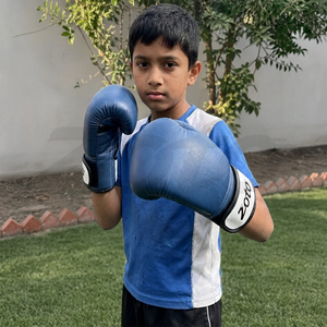 Gants de boxe en cuir PU pour enfants 4oz 6oz, gants d'entraînement respirants pour jeunes, équipement de MMA personnalisé avec logo pour enfants, vente en gros - Product Image 6