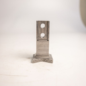 Mâchoire de serrage sur mesure en acier inoxydable certifiée ISO9001, certifiée CMM, usinée CNC avec précision de 0,01 mm (fraisage, tournage, brochage) - AMT VINA - Product Image 1