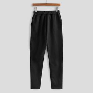 ชุดวอร์มทรงโอเวอร์ไซส์แบบขาบาน ผลิตจากผ้าเนื้อนุ่มพิเศษ พร้อมดีไซน์ทรงหลวมและกางเกงขาบานเอวสูงเพื่อความสบายสูงสุด - Product Image 2