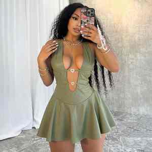 Nouvelle Robe Sexy d'Automne pour Femme en Similicuir PU avec Détails Métalliques, Col Halter, Sans Manches, Dos Nu, Plissée, Tenue de Soirée - Product Image 3