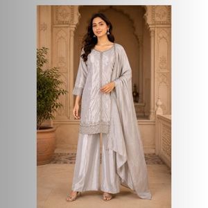 Conjunto de traje bordado con cuentas de seda PUC premium con pantalón y dupatta a juego, precio al por mayor de Royal Exports - Product Image 4