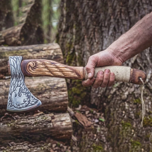 Hache artisanale de qualité industrielle LEGACY BLADES, tête en acier à haute teneur en carbone gravée, manche en bois, OEM pour une utilisation en plein air et en survie - Product Image 2
