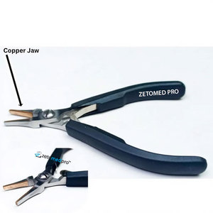 Pince à bec plat en acier inoxydable avec mâchoires en nylon et pointes en cuivre |   Outil de réparation de fil à bijoux léger, de haute qualité et sans traces - Product Image 6